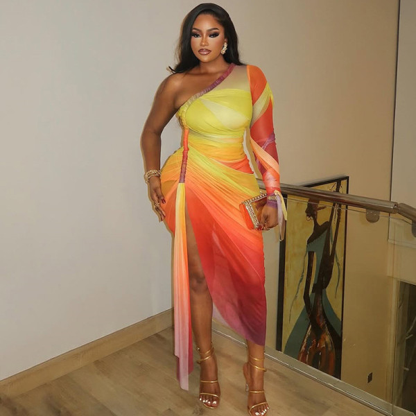 Folded color blocked slit irregular skirt with slanted collar, single shoulder long sleeved dress