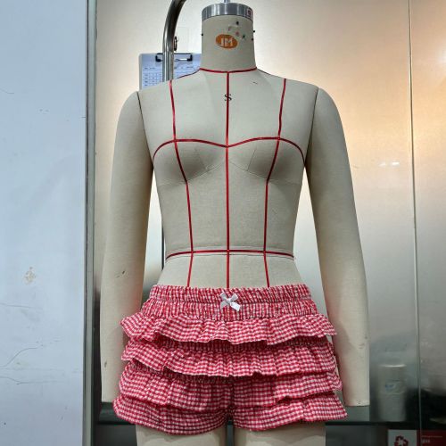 Low waisted multi-layer wavy lace checkered cake shorts