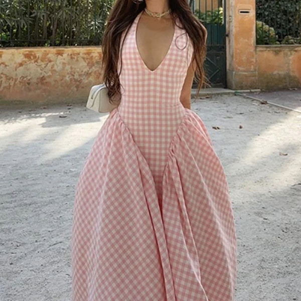 Hanging neck V-neck pleated waist dress