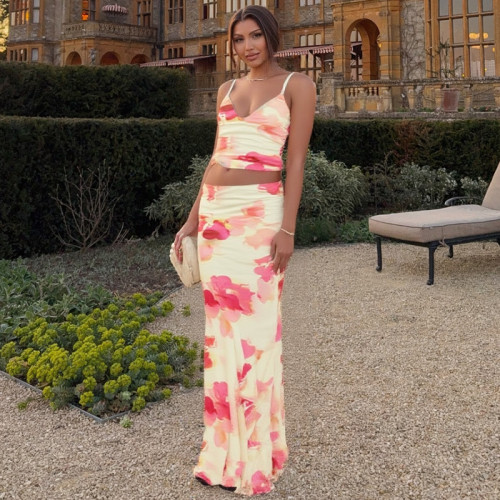 Printed V-neck tank top, hip hugging skirt set