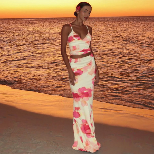 Printed V-neck tank top, hip hugging skirt set