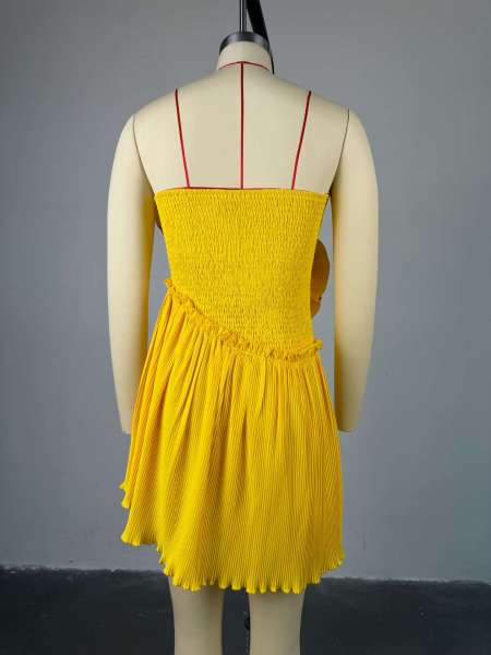 Large breasted flower decoration, strapless high waisted A-line dress, short skirt