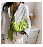 Wrinkled Crescent Mother Single Shoulder Bag for Women, European and American Retro Rivet Motorcycle Bag