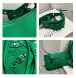 Wrinkled Crescent Mother Single Shoulder Bag for Women, European and American Retro Rivet Motorcycle Bag