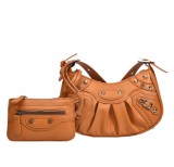 Wrinkled Crescent Mother Single Shoulder Bag for Women, European and American Retro Rivet Motorcycle Bag