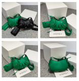Wrinkled Crescent Mother Single Shoulder Bag for Women, European and American Retro Rivet Motorcycle Bag