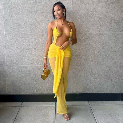Perspective hanging neck, exposed navel, slightly flared long jumpsuit