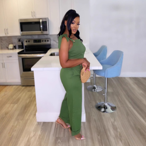 Two piece set of wide leg pants with straps and straps