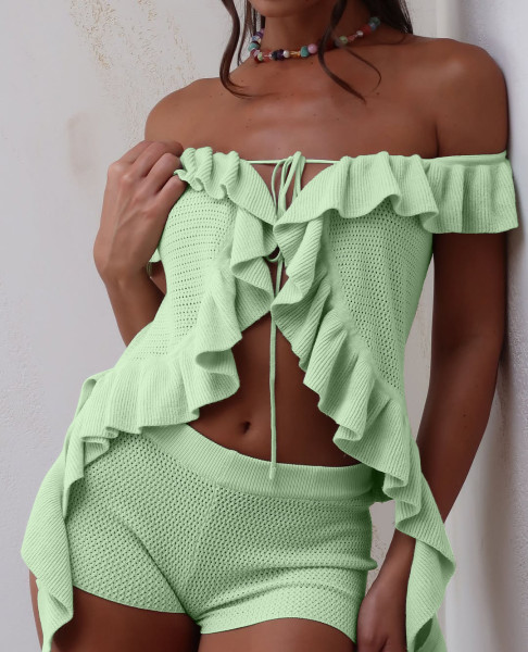 One shoulder lotus leaf edge top, three part shorts, woolen suit