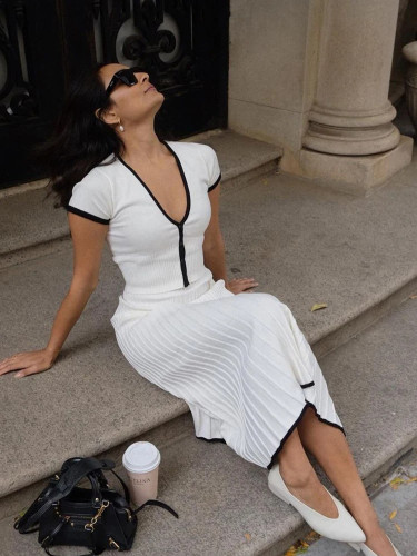 V-neck slim fit knitted hip hugging pleated dress set