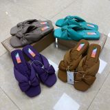 Thick and diamond shaped square headed straight toe slippers with exposed toes