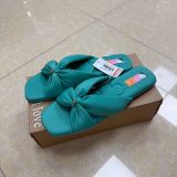 Thick and diamond shaped square headed straight toe slippers with exposed toes