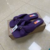 Thick and diamond shaped square headed straight toe slippers with exposed toes