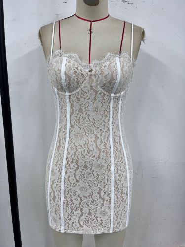 Deep V-stitch lace lace eyelash suspender wrap hip skirt