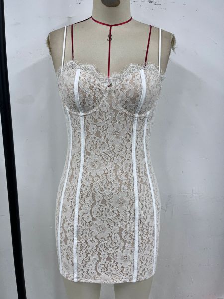 Deep V-stitch lace lace eyelash suspender wrap hip skirt