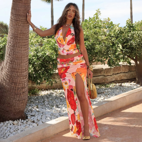 Hanging neck V-neck flower print slit long skirt set