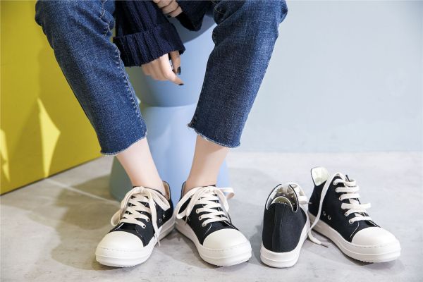 Thick soled canvas shoes with straps, low cut white shoes