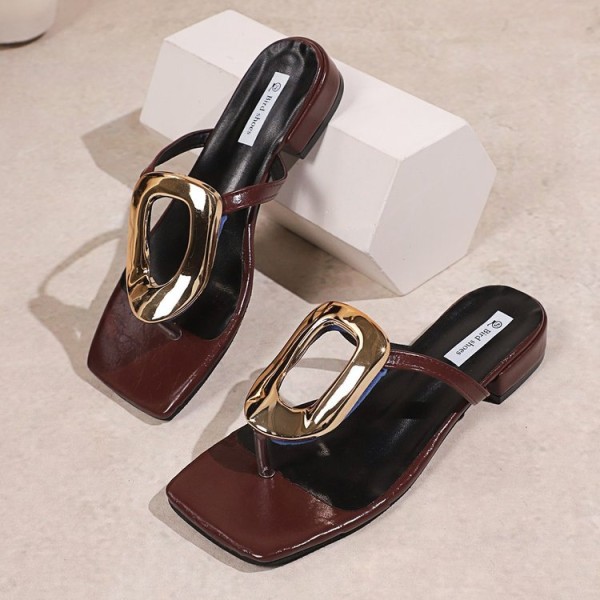 Large size low heel clip on beach sandals