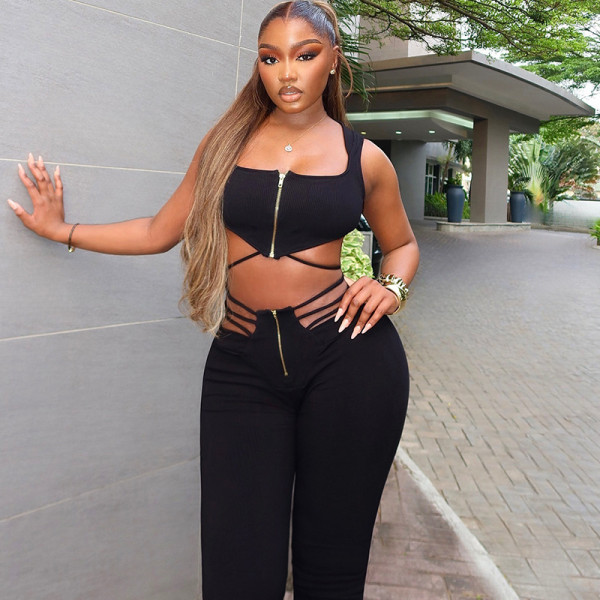 Sleeveless top, high waisted strap, tight fitting sports pants set