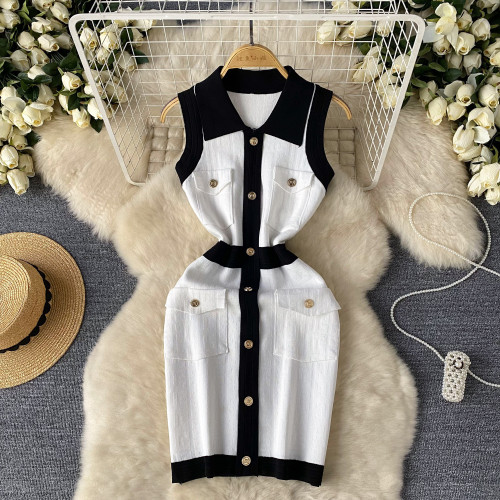 Sleeveless contrasting knit dress