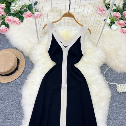 Color blocked front and rear V-neck long suspender knitted dress