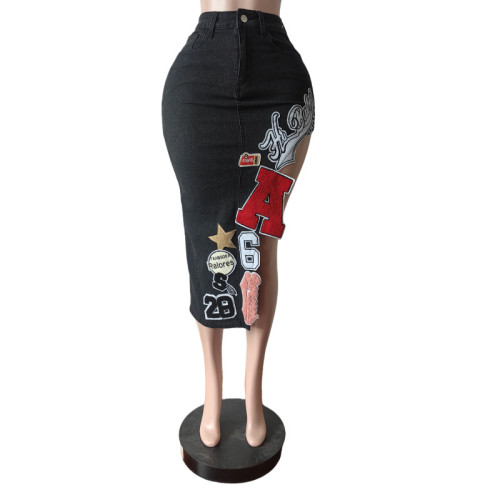 Embroidered elastic letter seven quarter denim skirt