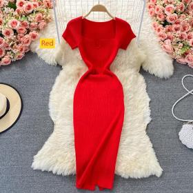 Square collar knitted short sleeved skirt with buttocks wrapped
