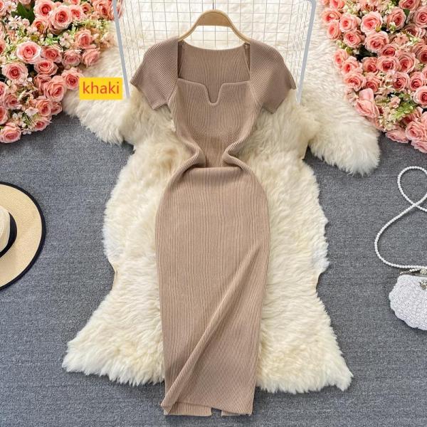 Square collar knitted short sleeved skirt with buttocks wrapped