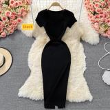 Square collar knitted short sleeved skirt with buttocks wrapped