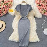 Square collar knitted short sleeved skirt with buttocks wrapped