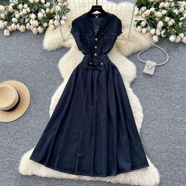V-neck metal buckle exposed line waist cinched sleeveless denim dress