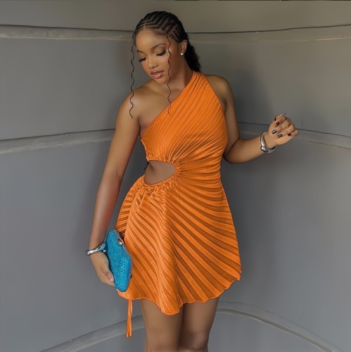 Sleeveless slanted shoulder hollow pleated dress