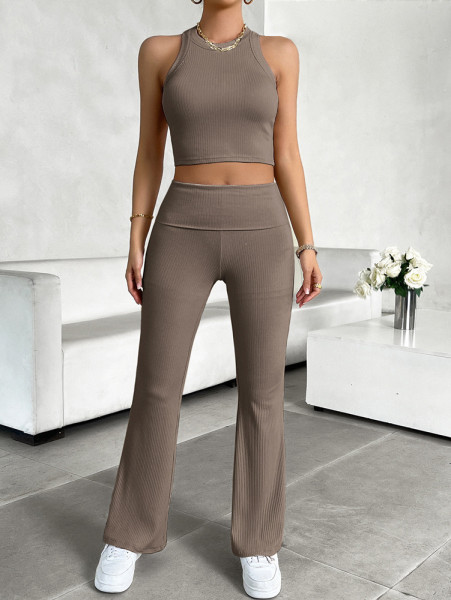 Sleeveless slim fit sports suit