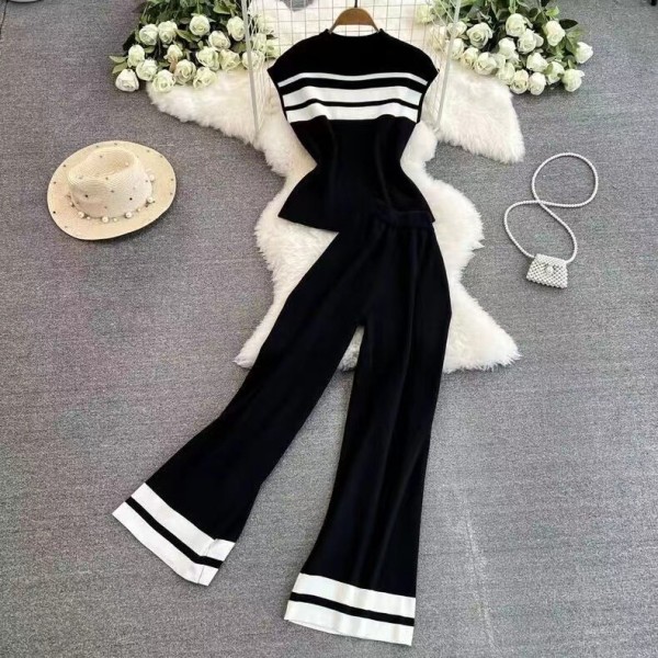 Two piece set of sleeveless knitted top, high waist, straight leg, wide leg pants