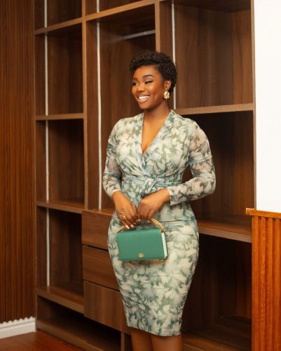 Long sleeved V-neck lace up mid length hip print dress