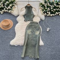 Two piece set of hanging neck sleeveless lapel and fringed denim top