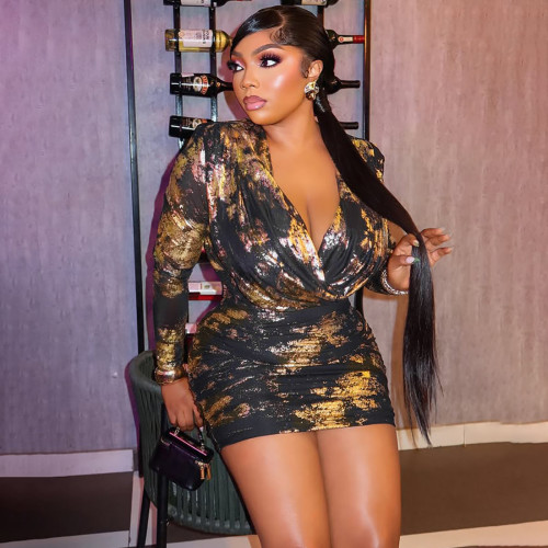 Low cut swinging neck ice silk tight fitting hip hugging dress