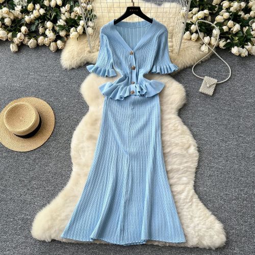 Metal buckle waist knitted short sleeved long skirt
