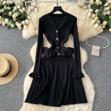 Metal buckle waist knit long sleeved short skirt