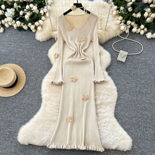 Three dimensional flower V-neck long sleeved dress