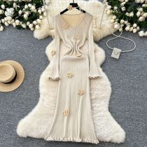 Three dimensional flower V-neck long sleeved dress Three dimensional flower V-neck long sleeved dress