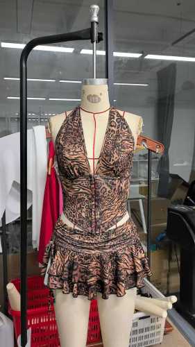 Low-waisted leopard print backless vest and skirt set