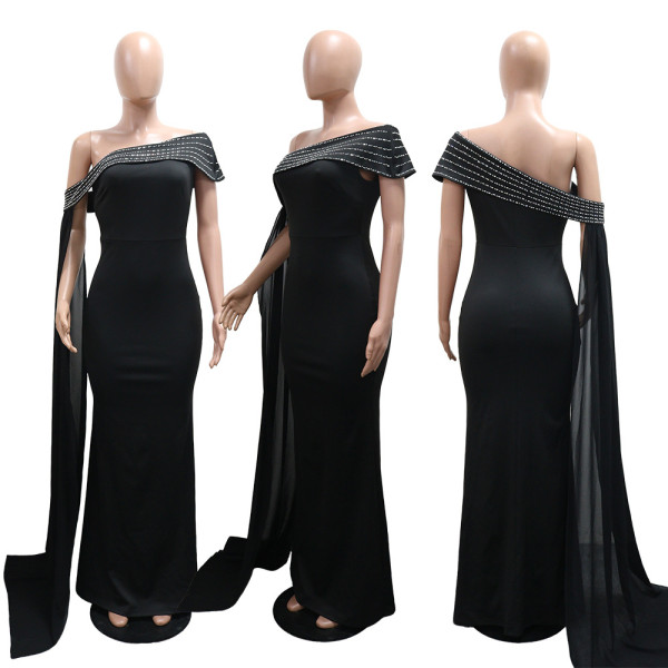 Shoulder hugging buttocks dress, long skirt