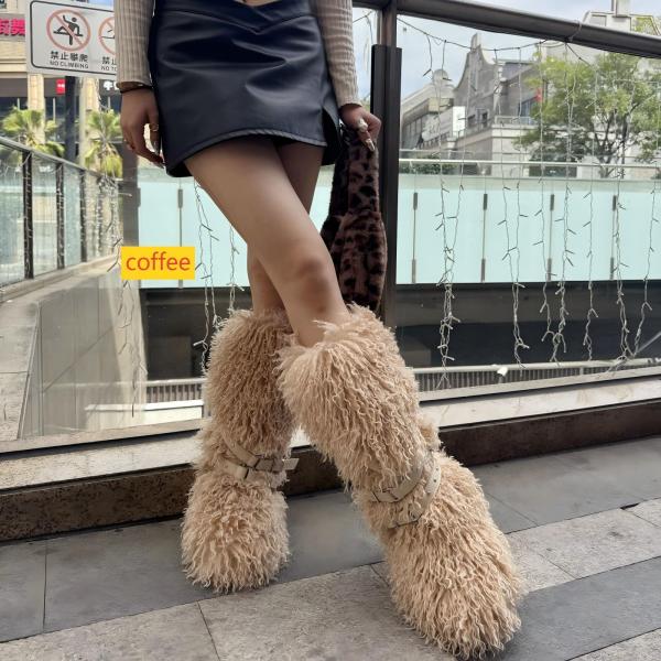 Flat bottomed rivet boots with hairy straps, snow boots