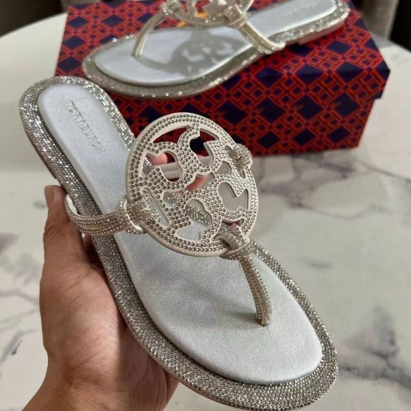 Flip flops with rhinestone inlay slippers