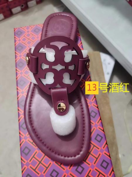 Flat bottomed sandals with anti slip angle and toe clamped flip flops