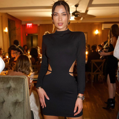 Long sleeved backless solid color hip hugging dress