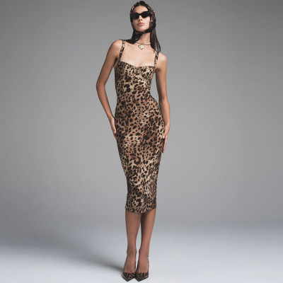 U-neck leopard print suspender dress with wrapped buttocks