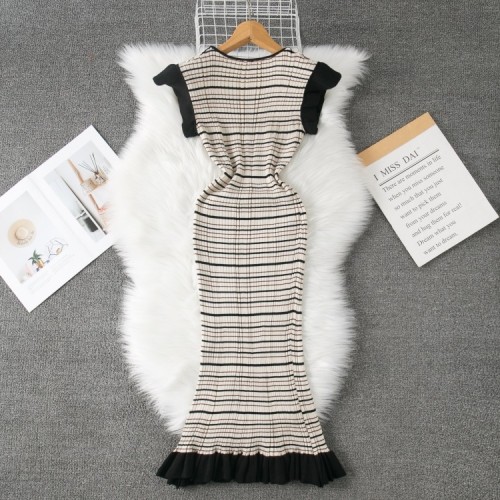 Black fungus edge sleeveless striped knitted contrasting vest long dress
