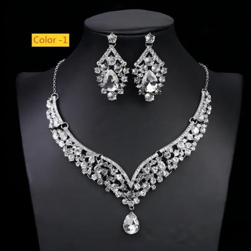 Crystal necklace set